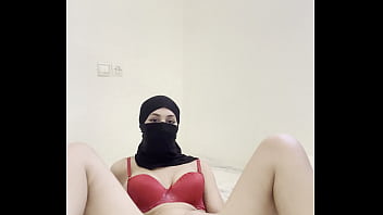 Gadis Arab Berhijab Nikab Menggoda Dirinya, Mainkan Memek, Gosok Klitoris, Fantasi Erotis Muslimah Sendirian