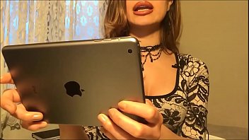 SIAPA YANG BERANI MENUMPAHKAN BIJIH PANASNYA DI DADA DAN BIBIR GADIS INI?