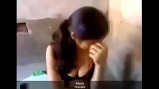 Gadis Desi panas melepas pakaian dengan penuh gairah