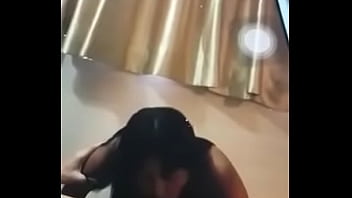 Tenggorokan dalam yang mengisap hingga ke pangkal