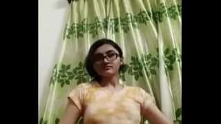 Desi bos seksi yang menggoda