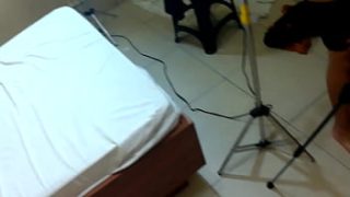 Istri orang yang merengek minta digoyang.