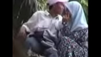 Jilbab Malaysia Mengocok Penis
