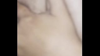 Video panas istri nakal selingkuh di ranjang saat suami pergi kerja