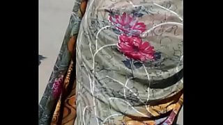 Paha Mulus Mengintip dari Balik Sari