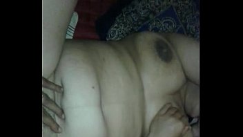 Mami Indonesia montok, memeknya panas, kontolnya gede banget