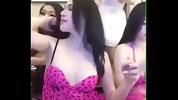 Gadis Tionghoa Seksi yang Menggairahkan