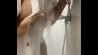 Menari Telanjang Bulat