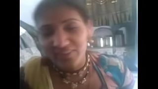 Gadis Rajsthani yang Menggoda dengan Goyangan Pinggulnya yang Memabukkan