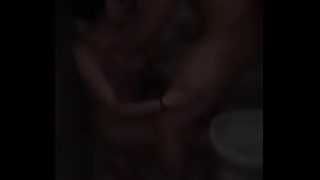 Gadis Tionghoa di Kamar Mandi
