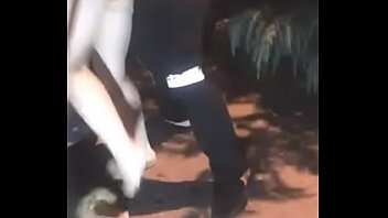 Gadis Tiongkok menggila di jalanan