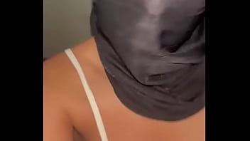 Payudara montok gadis berhijab bergoyang liar | cewek muslim arab nakal pamer tetek sempurna