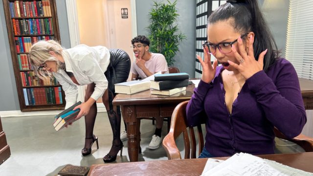Bercinta Liar di Perpustakaan