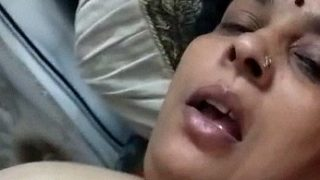 Bokong montok tante tetangga yang menggoda dalam video mesum