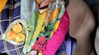 Gadis Desa India Bercinta di Alam Terbuka