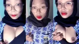 Gadis SMA Berhijab Tergoda Meremas Payudaranya Sendiri