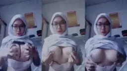 Nurul Maisarah, Toket Gede Berbalut Jilbab Putih yang Menggoda