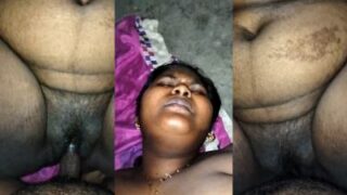 Video panas ibu-ibu montok merekam adegan mesra dengan kekasih gelapnya