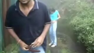 Video panas pasangan Tamil bercinta liar di tengah hujan deras