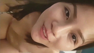 Video Panas Terbaru: ABG Amoy Cantik Mengulum dan Lanjut Doggy Style
