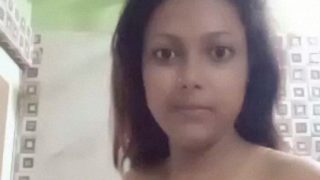 Video selfie di kamar mandi, gadis desi seksi menggoda