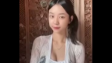 Sindi, Gadis Seksi yang Menggoda dengan Tubuh Mempesona