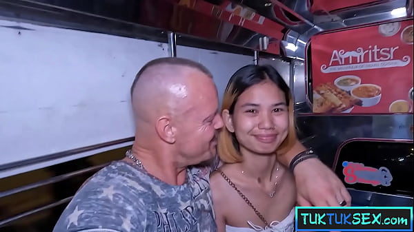 Gadis Thailand mungil digondol di Pattaya naik Tuk Tuk buat digituin