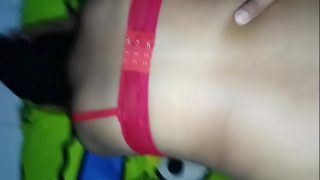 Pembantu Indonesia montok menggoda dan melayani nafsu majikan di ranjang part5