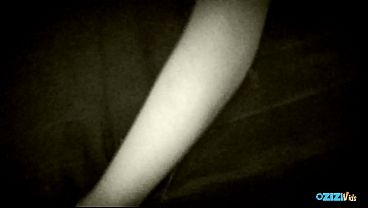 Gadis Asia seksi ini mempertontonkan aksi solo memukau, memancarkan semburan deras yang menggairahkan.