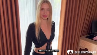 Gadis Rusia panas melahap batang kerasku dengan penuh nafsu