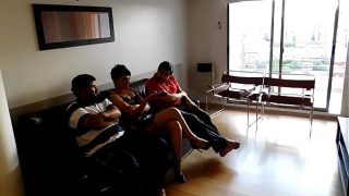 Tidak Ada Acara di TV, Jadi Aku Sanggupi Tukang Ledeng dan Teman Suamiku, Kami Berdua Puas Melampiaskan Nafsu