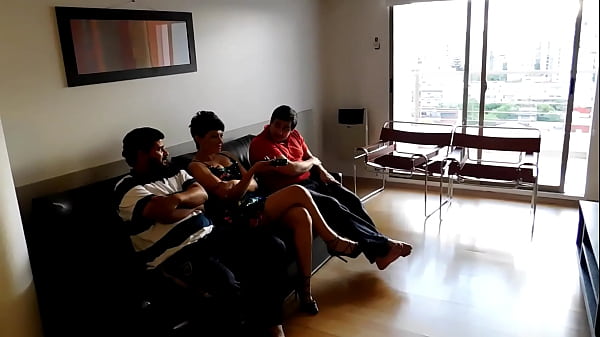 Tidak Ada Acara di TV, Jadi Aku Sanggupi Tukang Ledeng dan Teman Suamiku, Kami Berdua Puas Melampiaskan Nafsu