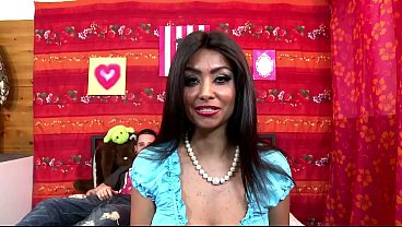 Mama Latina yang menggoda dan siap memuaskan hasrat