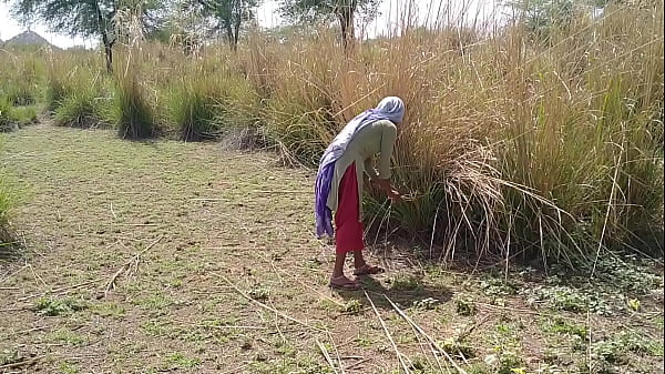 साली, तू तो पक्की रांड बनने चली है… सुन, तेरी सुहागरात की गर्म तस्वीरें हमारे पास हैं, उस रात हमने तुझे चोदा था देसी टॉप टेन।