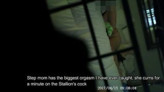 Waktu Sendiri Ibu Tiri yang Menggoda
