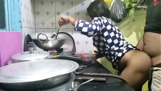 गाँव से आई नादान बाई को कुछ पता नहीं था, तो मालिक ने उसका बेबस फायदा उठाकर जमकर चोदा