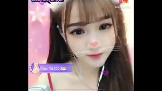 Gadis Asia Manis Menggoda di Talkshow Uplive