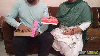 Diwali ki raat, maami ki geeli chut mein patakhe fod kar manaayi mast Diwali