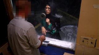 Arab Wanita Putus Asa Menjual Diri di Motel Gelap Demi Uang