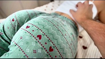Kakak Tiri Memuaskan Adik Tiri dengan Pijatan Sensual yang Menggairahkan