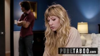 Ivy Wolfe, si pirang liar, merasakan gairah pertama bersama sepupu tiri yang tak tertahankan.