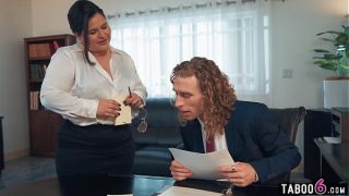 Dua BBW Seksi di Kantor, Sarah Arabic dan Karla Lane Bergantian Menggoyang Kontol Bos