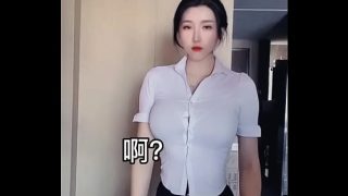 Gadis Asia dengan payudara dan pantat yang menggoda.