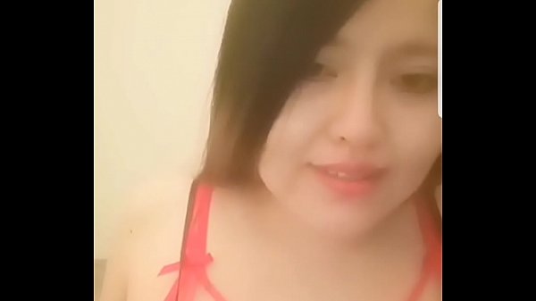 Gadis Tionghoa yang menggoda dengan pesona orientalnya