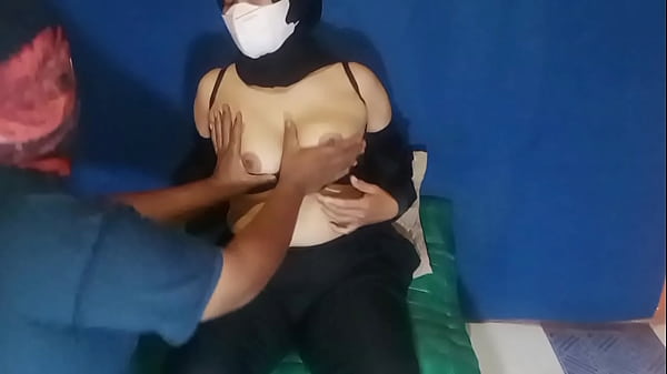 Menggoda Memek Perawan Satpam yang Tergila-gila dengan Mainan Seks Hingga Muncrat Deras