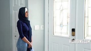 Gadis Arab Pengek Moral Dibuka Pikirannya oleh Budaya Amerika yang Liar