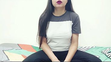Gerakan pinggul Saara bikin kakak tirinya lupa pacar, pengalaman pertama yang tak terlupakan.