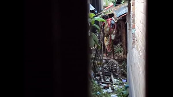 Video Panas Desi yang Menggoda dengan Adegan Pee dan Piss