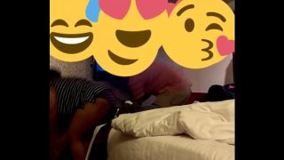 Istri Desi menggoda tukang kabel dengan godaan nakal