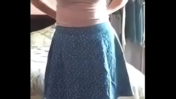 Mariska panas meremas memek basahnya